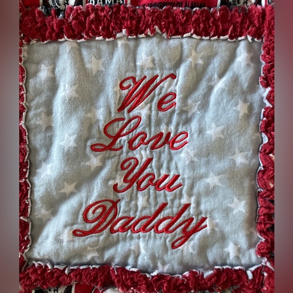 Handmade University of Alabama Rag Quilt We Love You Daddy - Picture 7 of 12